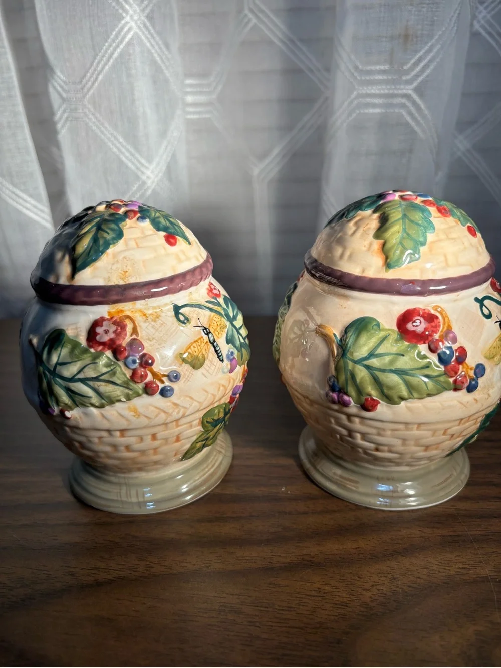 Tracy Porter Claret ceramic salt & pepper shaker’s Hand painted 5” H